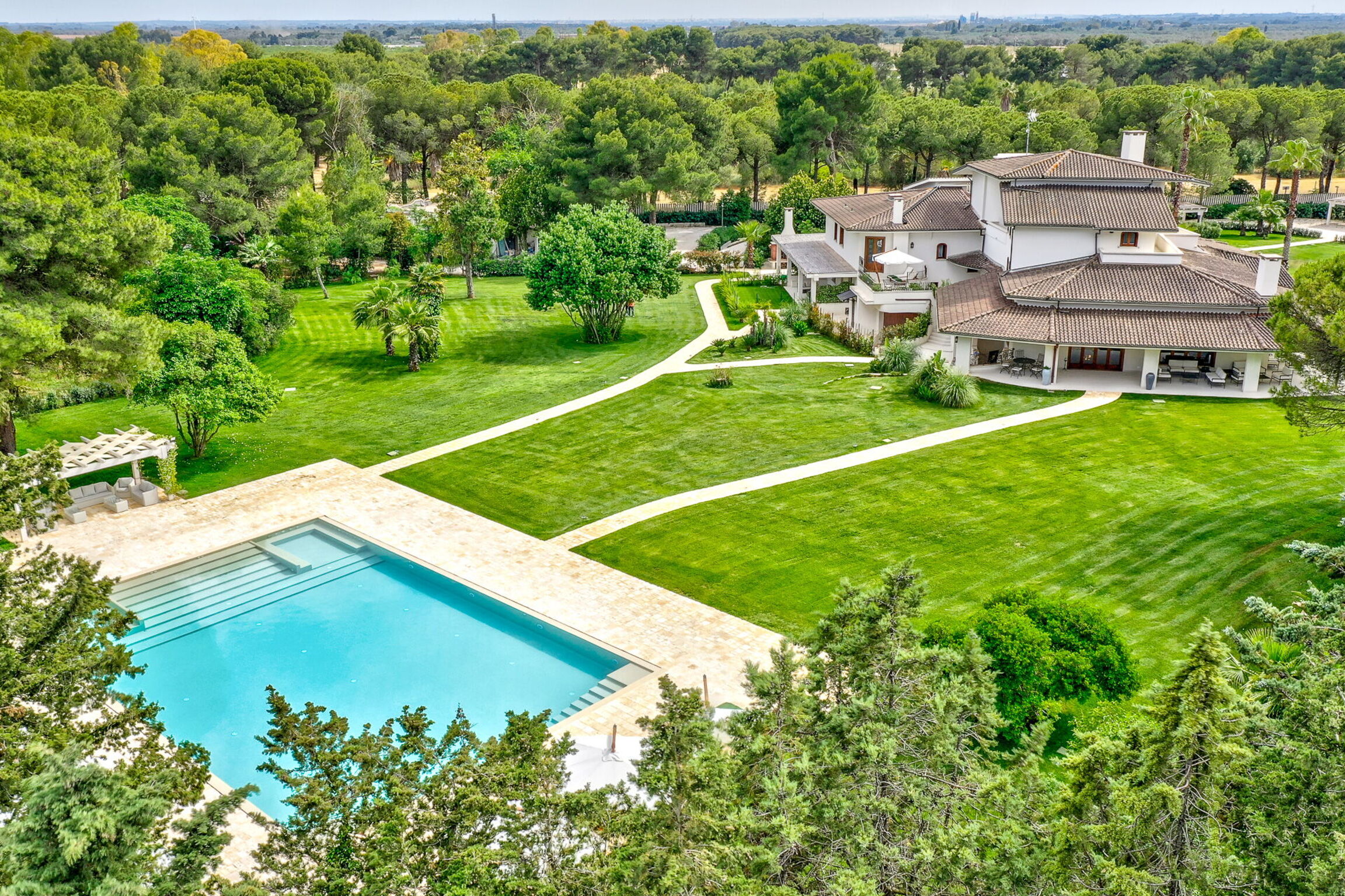 Elegant Seven Bedroom Villa in Puglia